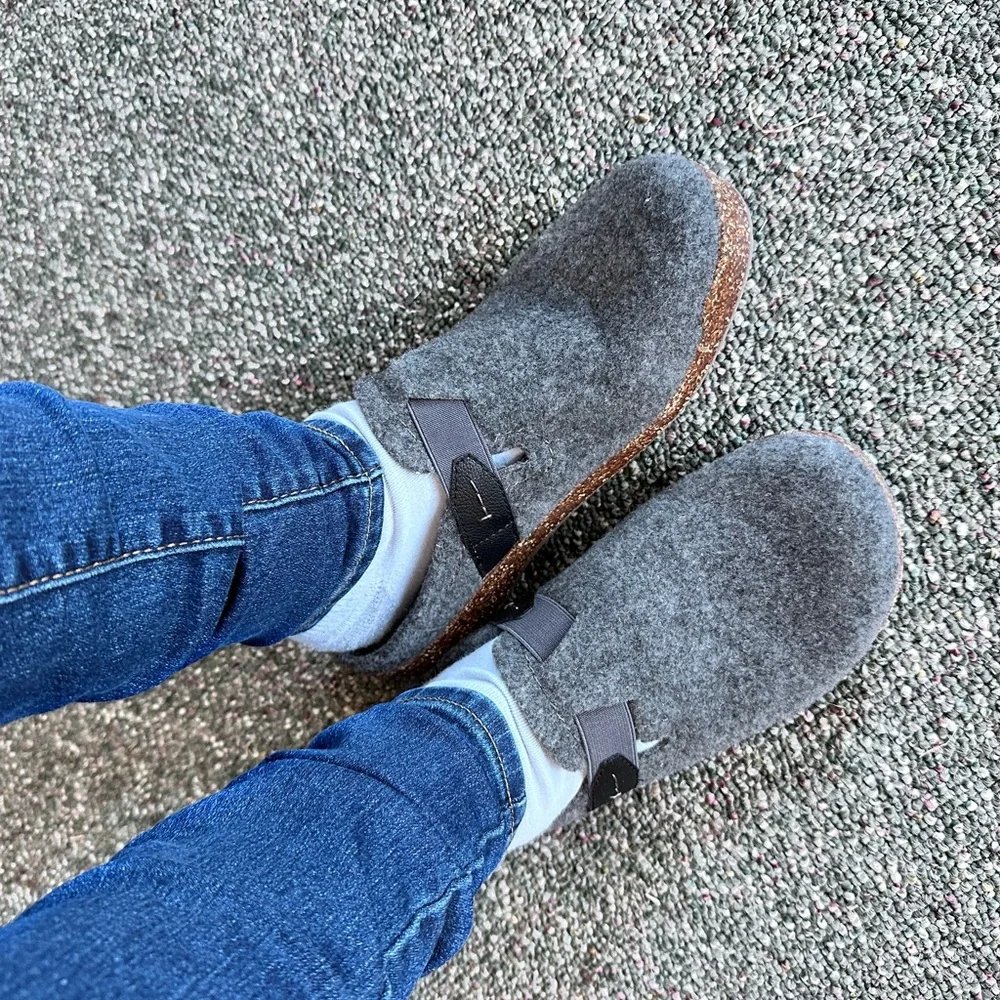 Earth Origins Wimen’s Grey Felt Slip-On Clogs - Picture 4 of 5